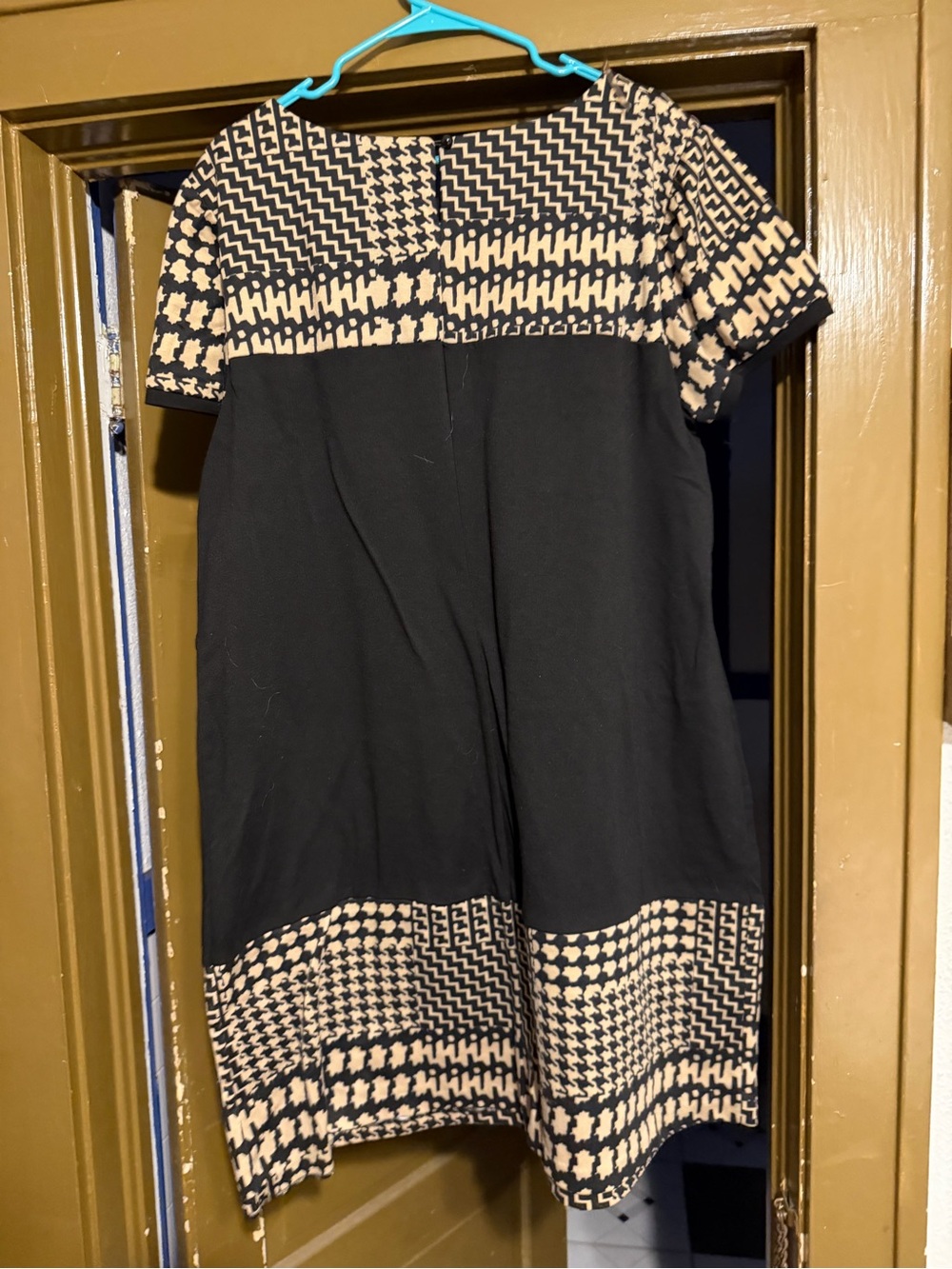 Black and Beige Patterned Short-Sleeve Shift Plus Dress